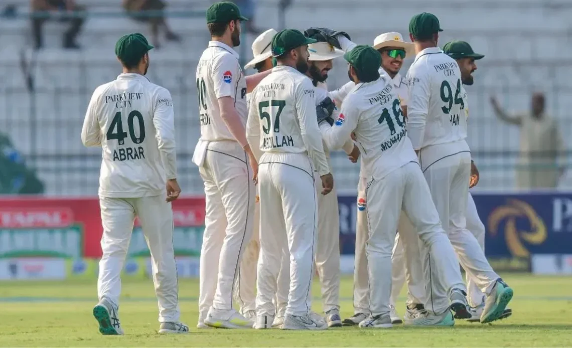 England 5 down in Pindi Test before Lunch as Spin track works again.