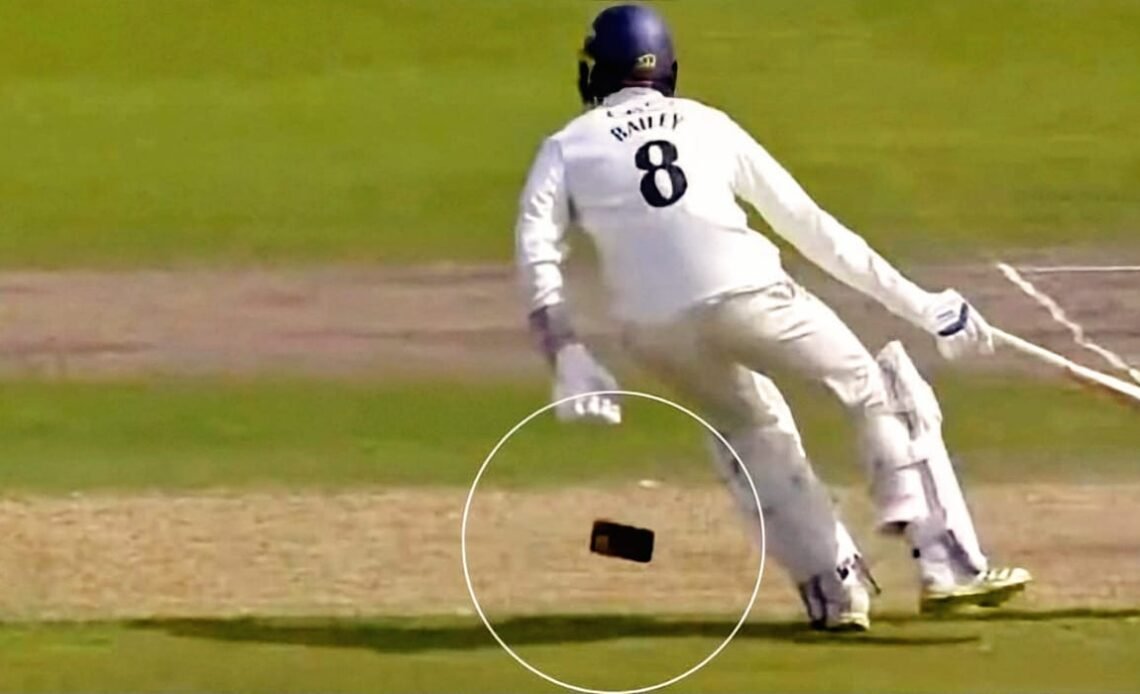 Tom Bailey Dropped phone